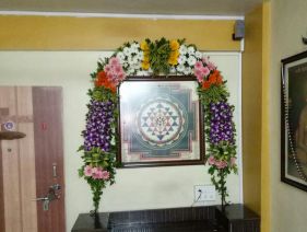 Ganpati Decoration with Zerbera Aurket Kamani Circle Shap