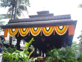Entrance Decoration Circle Toran with Zendu Pala Shewanti