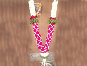 Technical Garland with Rose Chudy Jali