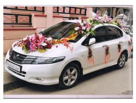 Wedding Car Decoraton with mix flowers